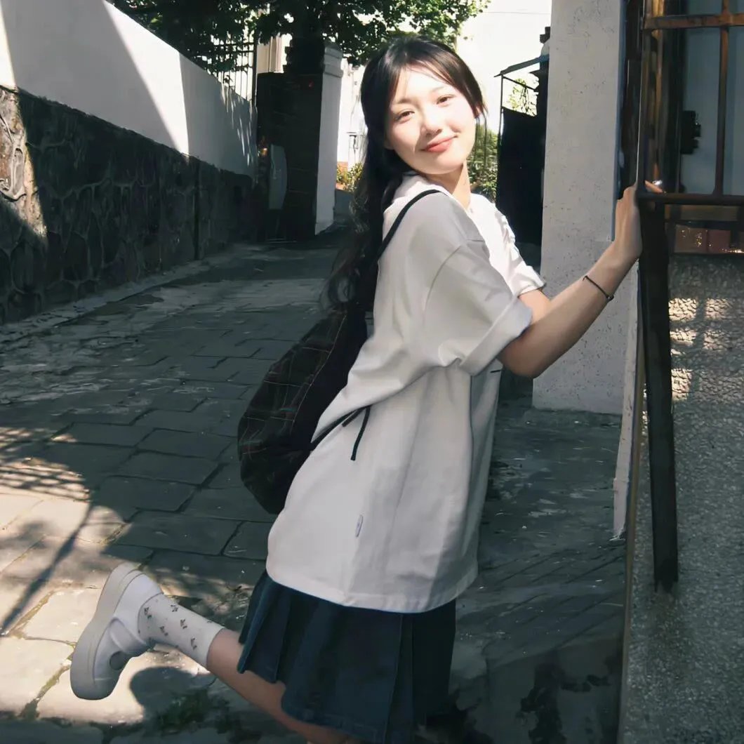 不时用俄语小声说真心话的邻桌艾莉同学